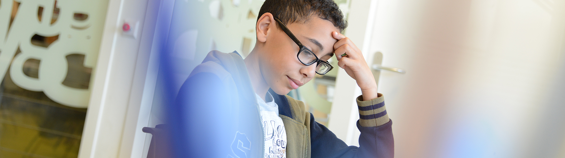 Student in concentratie tijdens de les, overstap BO-VO
